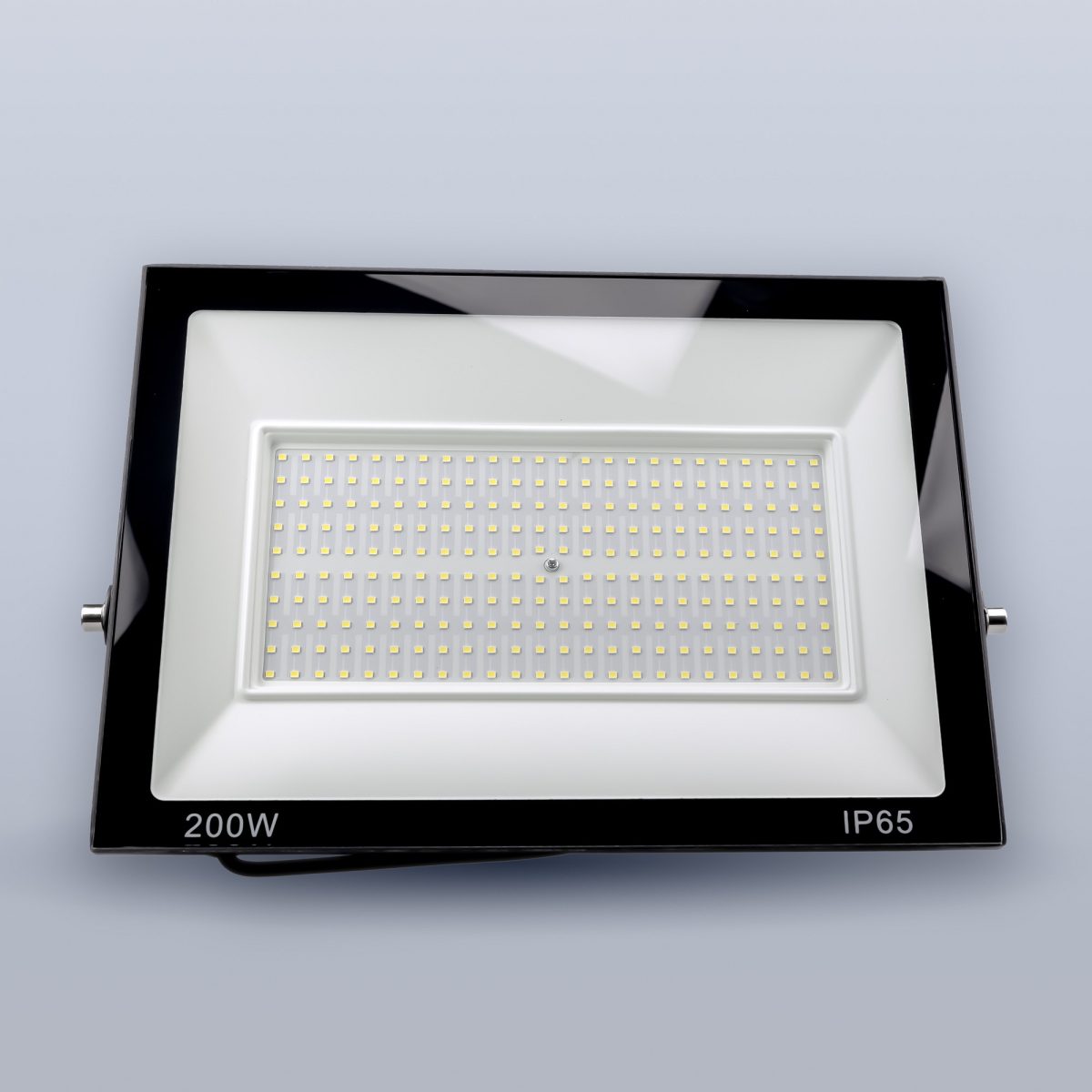 Светодиодный прожектор тонкий LUX 200W холодный 6000К 220V