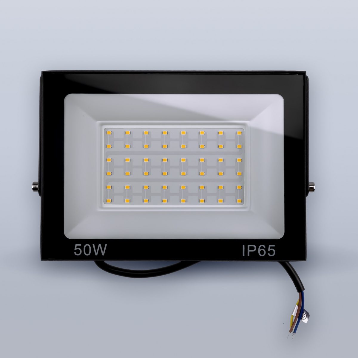 Светодиодный прожектор тонкий LUX 50W теплый 3000К 220V