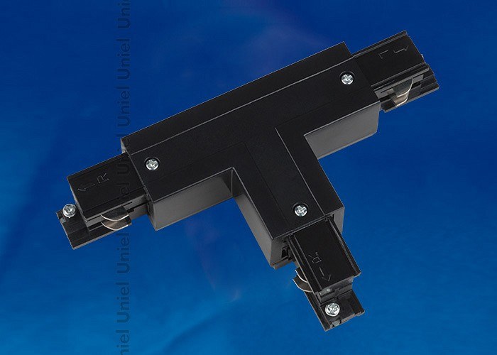 UBX-A32 BLACK 1 POLYBAG Соединитель для шинопроводов Т-образный. Левый. Внешний. Трехфазный. Цвет — черный. Упаковка — полиэтиленовый пакет.