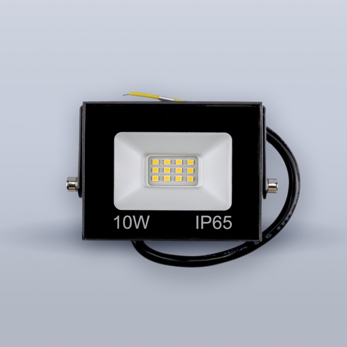 Светодиодный прожектор тонкий LUX 10W теплый 3000К 220V
