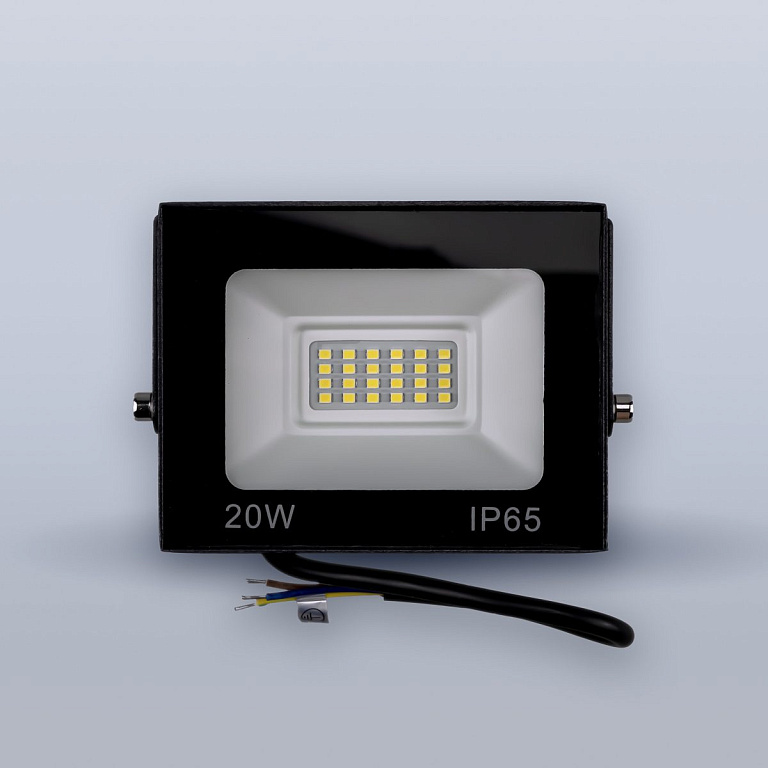 Светодиодный прожектор тонкий LUX 20W теплый 3000К 220V