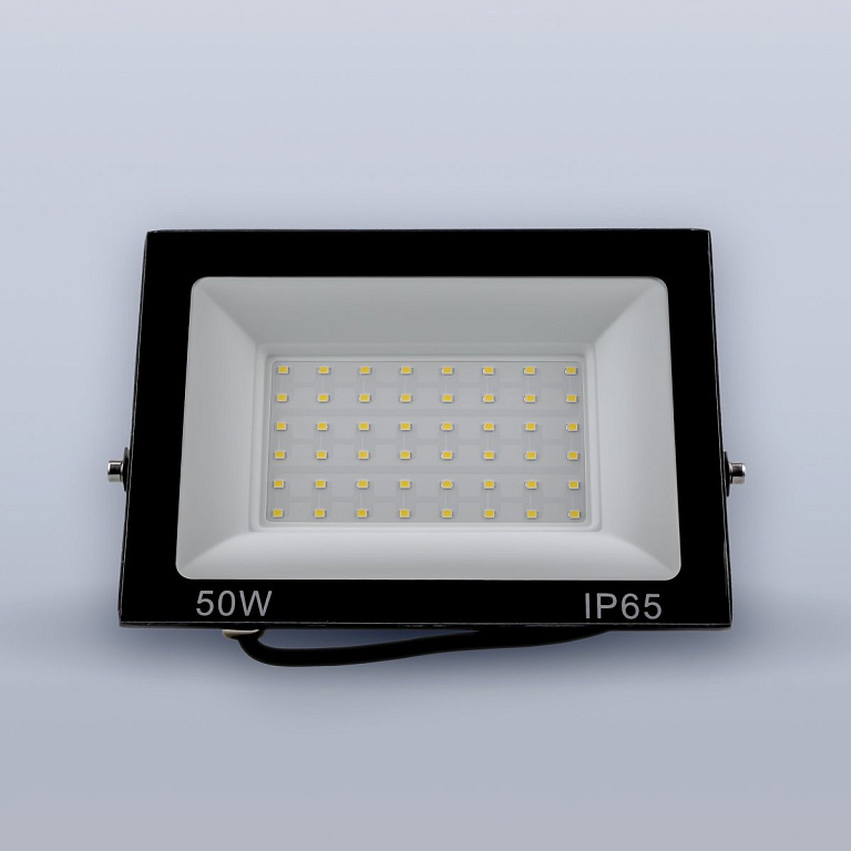 Светодиодный прожектор тонкий LUX 50W холодный 6000К 220V